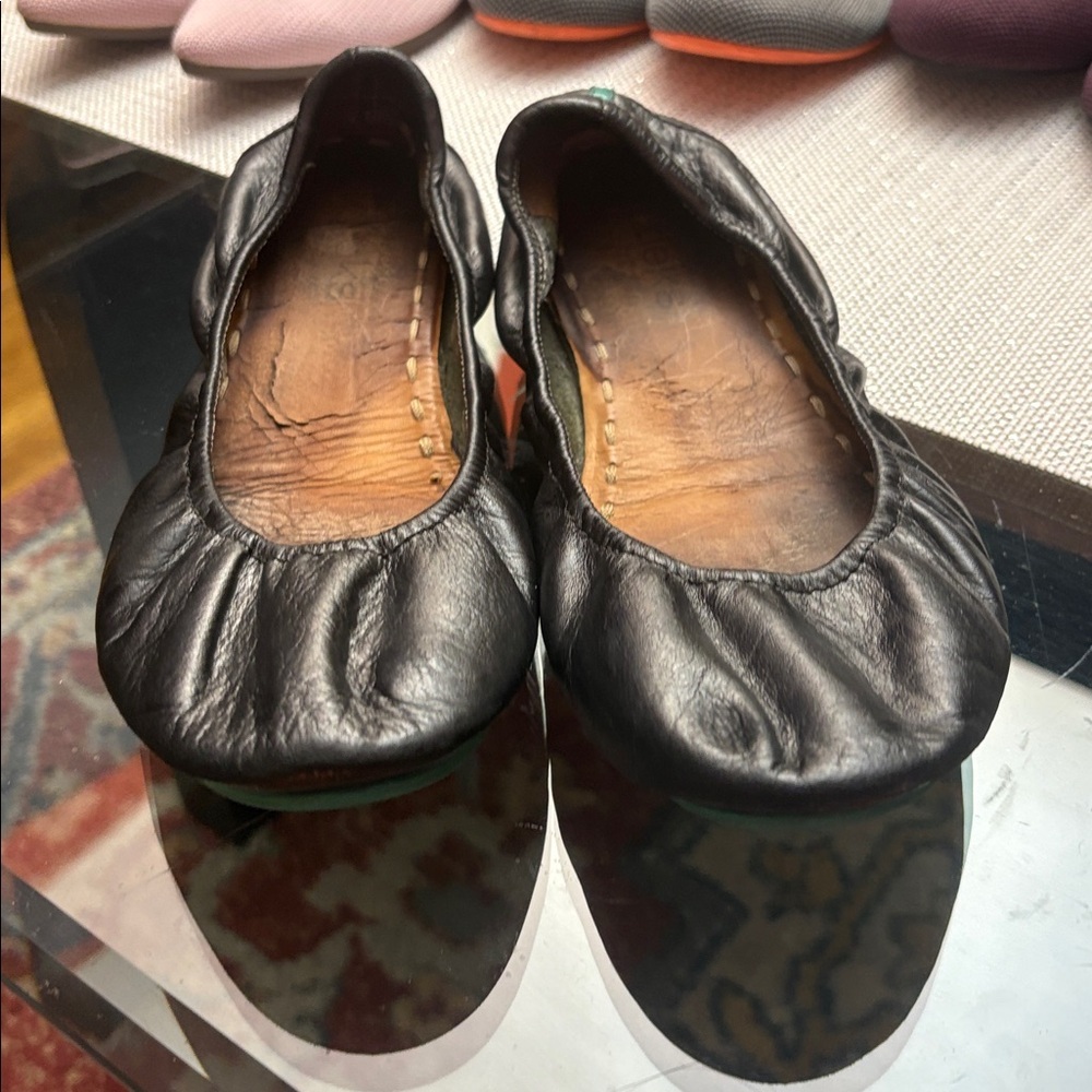 Tieks black Leather ballet Flat Shoes. Size: 9M, made in Italy ,folding flats - Picture 4 of 11